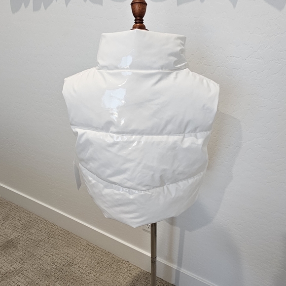Tractr White Quilted Vest - NWT - Picture 3 of 9